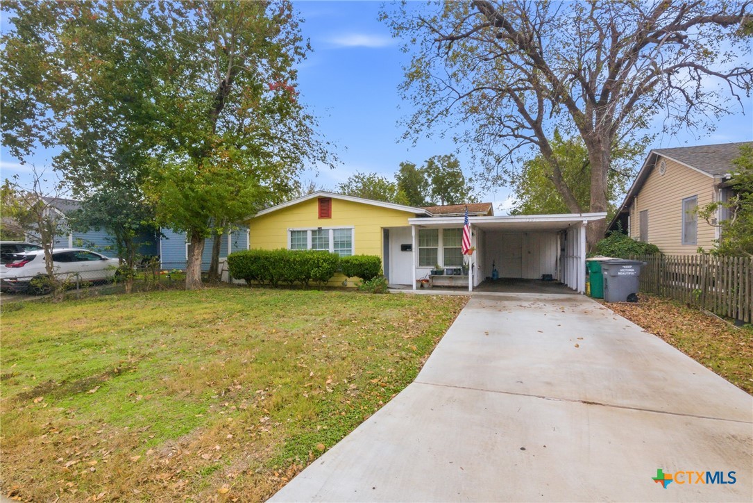 1507 E Mistletoe Avenue