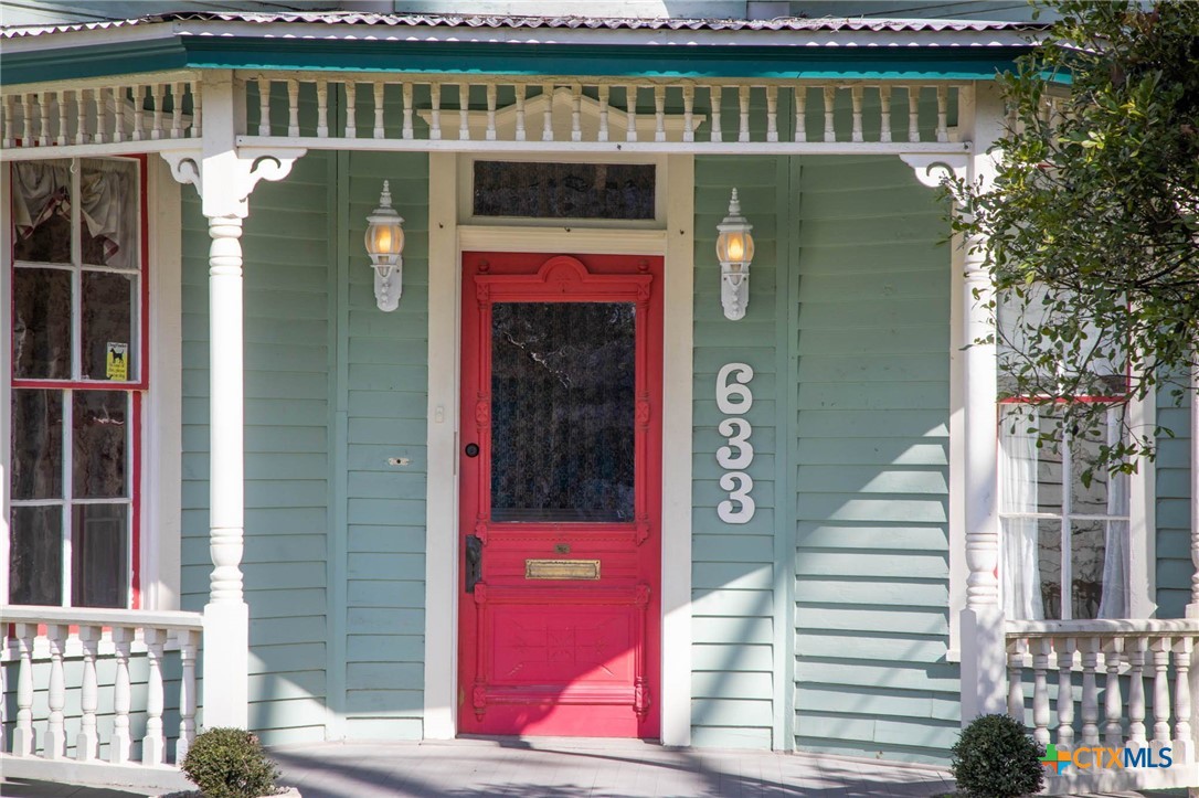 633 S Castell Avenue