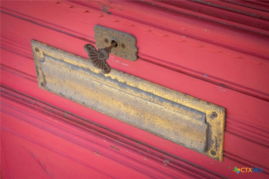 633 S Castell Avenue