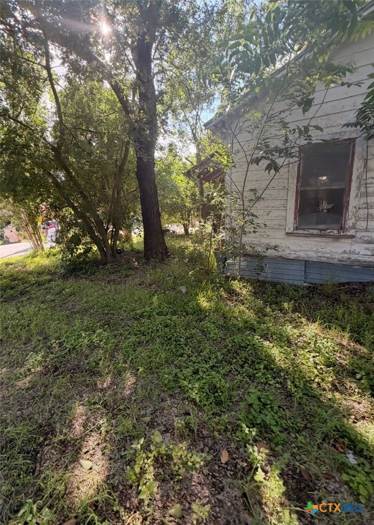Photo 1 of 2 — 185 S West End Avenue, New Braunfels, TX 78130
