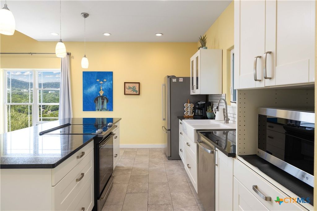 Photo of 667 Rock Castle, Canyon Lake, TX 78133 (MLS # 611077)