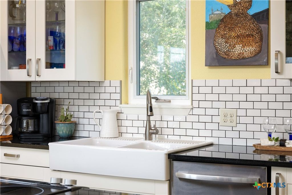 Photo of 667 Rock Castle, Canyon Lake, TX 78133 (MLS # 611077)