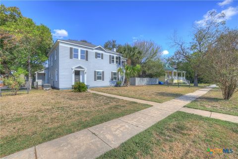 A home in Luling