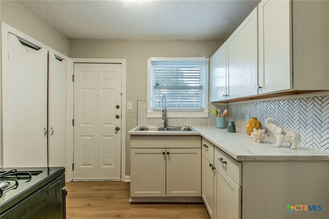 806-808 Estelle Avenue