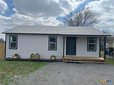 Photo of 127 Roosevelt Drive, Seguin, TX 78155 (MLS # 600484)