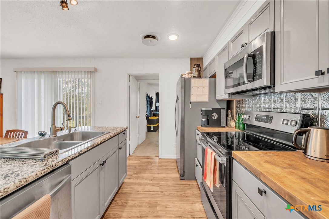 2011 Valley Oaks Drive