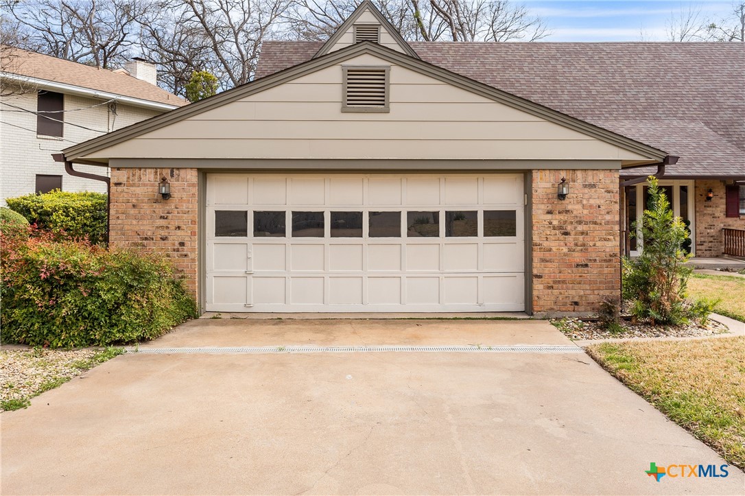 2821 Creek Side Drive