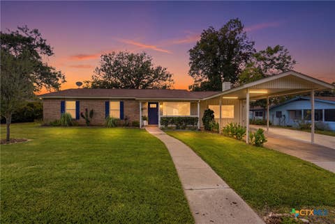 Photo of 228 S Ponton Street, Gonzales, TX 78629 (MLS # 623388)