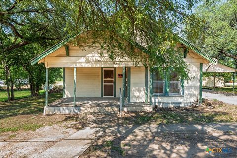908 Campbell Street Lampasas TX 76550