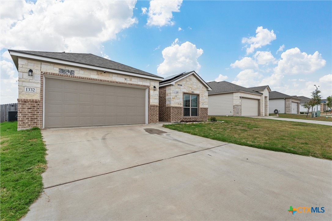 1332 Lakeway Crossing Drive