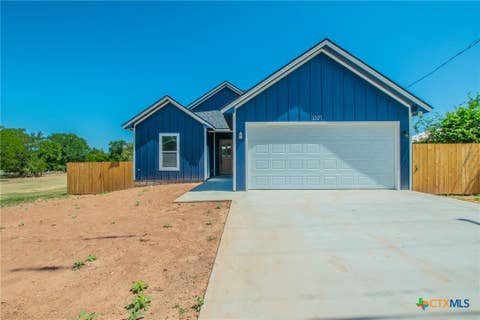 Photo of 1307 Saint Louis Street, Gatesville, TX 76528 (MLS # 621085)