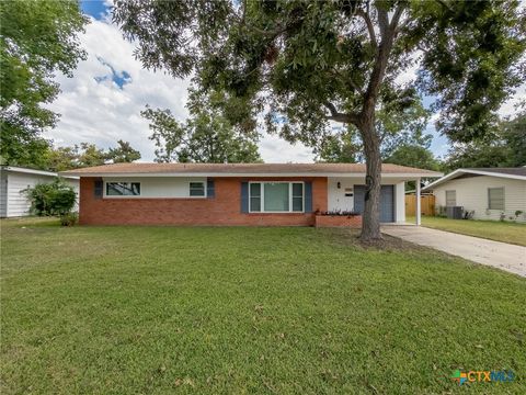 Photo of 1003 Fern Lane, Victoria, TX 77904 (MLS # 599704)