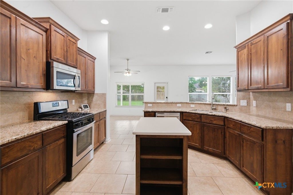 Photo of 115 Sandstone Court, Victoria, TX 77904 (MLS # 627619)