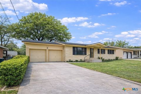 Photo of 445 Granada Drive, New Braunfels, TX 78130 (MLS # 606252)