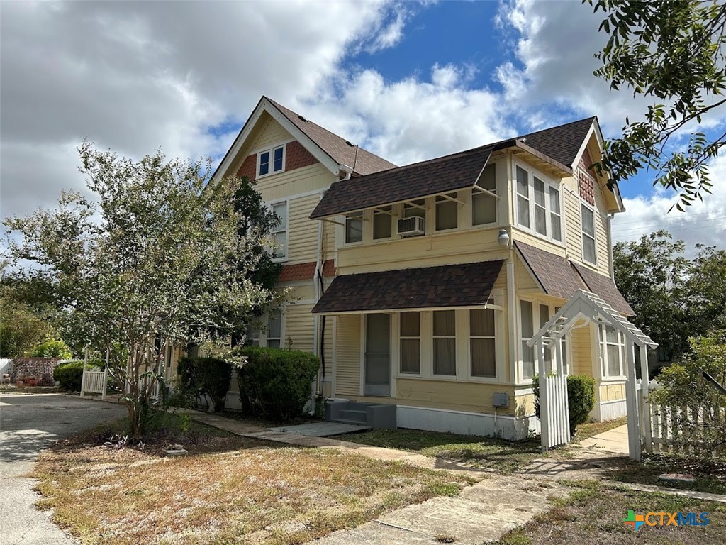 304 W Krezdorn Street