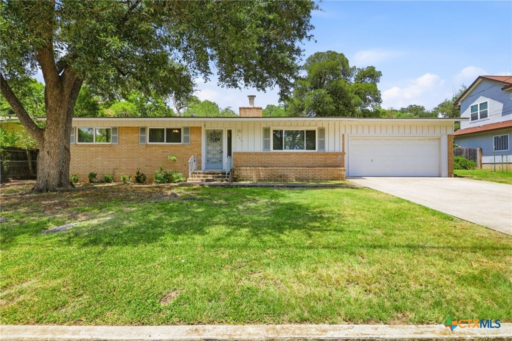 Photo of 633 Lockener Ave AVE, New Braunfels, TX 78130 (MLS # 620801)
