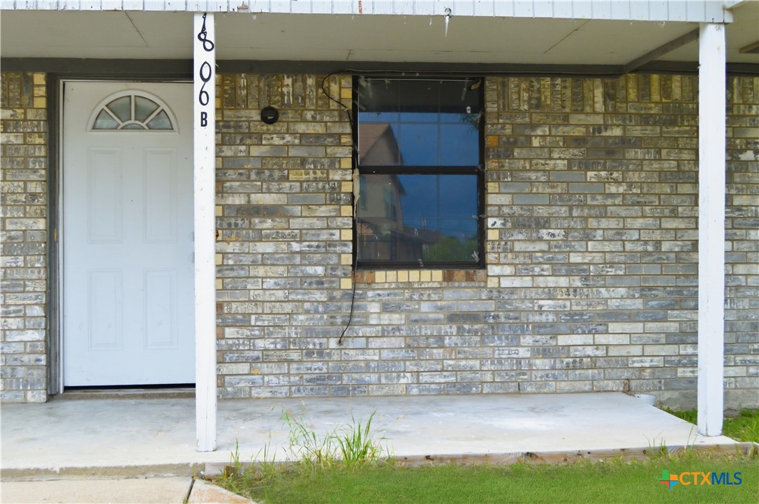 1806 Cedarhill Drive
