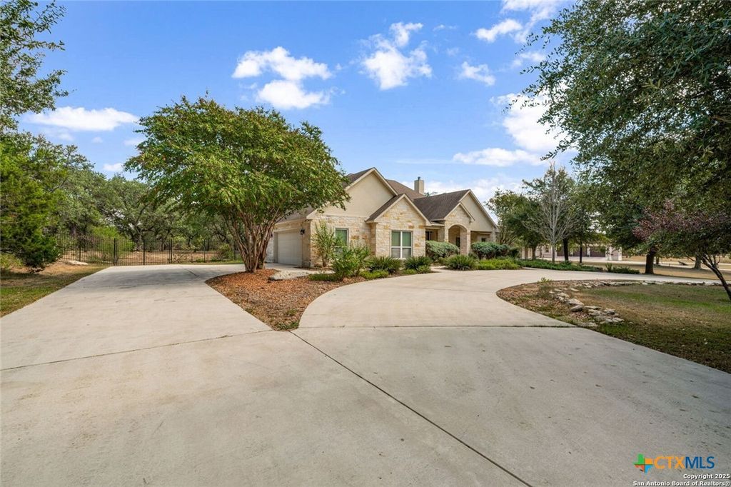 Photo of 26018 Hazy Hollow, San Antonio, TX 78255 (MLS # 597406)