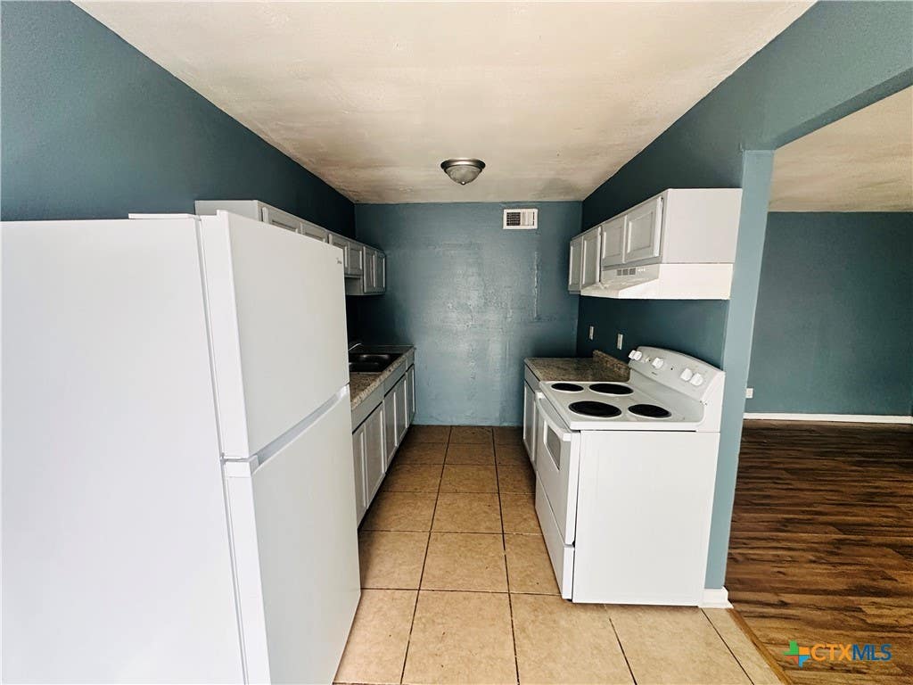 Photo of 407 W AVENUE E, Killeen, TX 76541 (MLS # 623315)