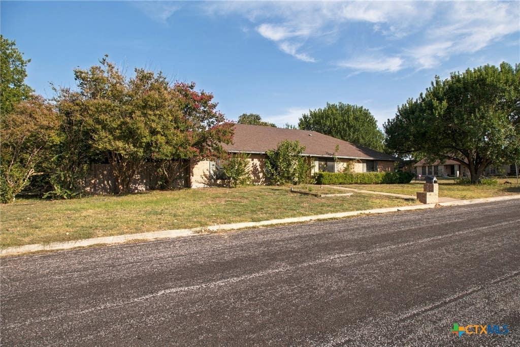 Photo of 405 Cottonwood Drive, Harker Heights, TX 76548 (MLS # 623277)
