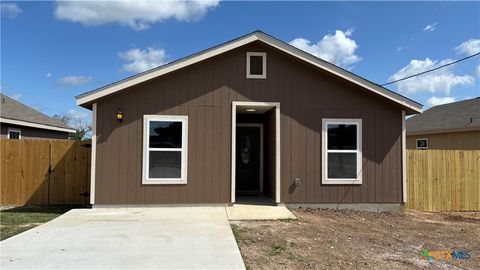 Photo of 804 E 6th Street, Nixon, TX 78140 (MLS # 613821)