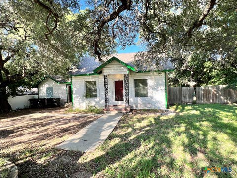 Photo of 105 N Summer Street, Lampasas, TX 76550 (MLS # 621403)