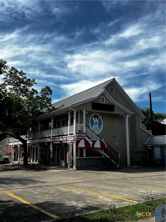 Photo 1 of 2 — 211 W Lincoln 105, New Braunfels, TX 78130