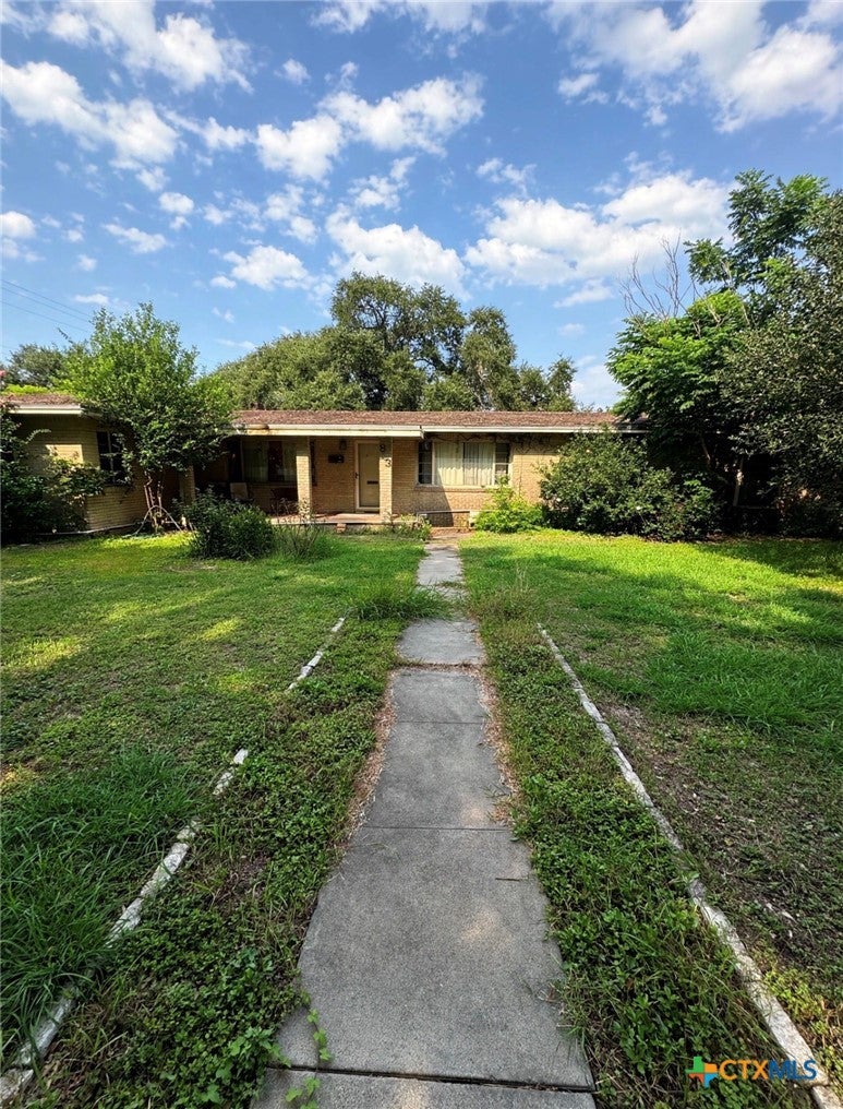 Photo 1 of 1 — 803 Lawndale Avenue, Victoria, TX 77901