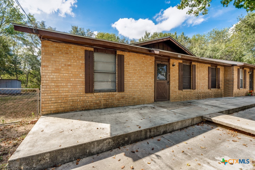 225/229 Country Acres Drive