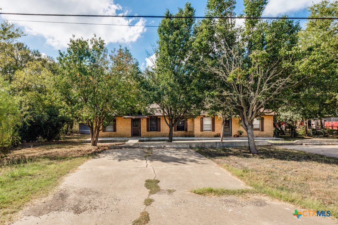 225/229 Country Acres Drive