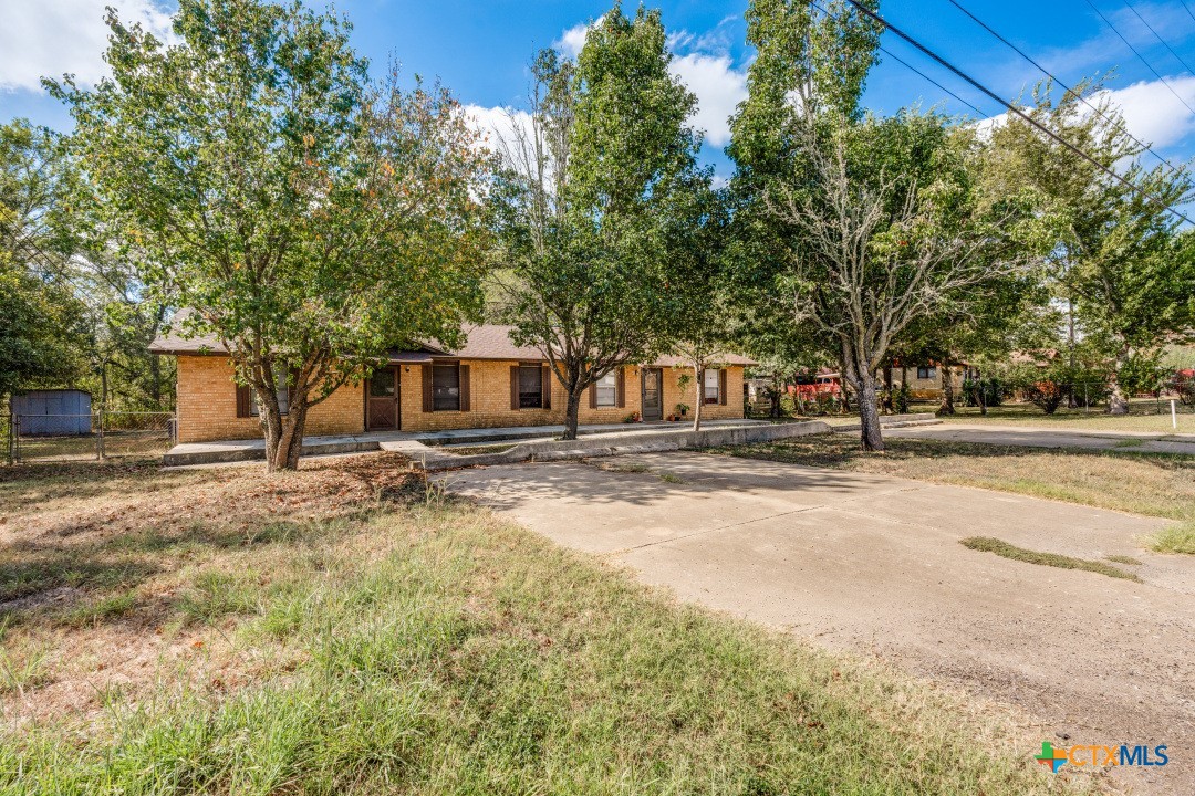 225/229 Country Acres Drive