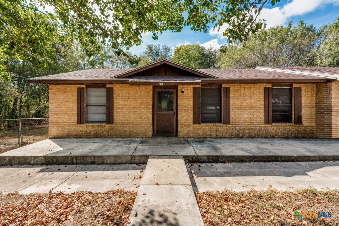 225/229 Country Acres Drive