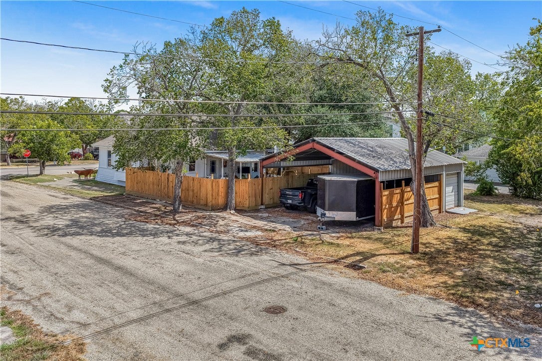 612 W Grand Avenue