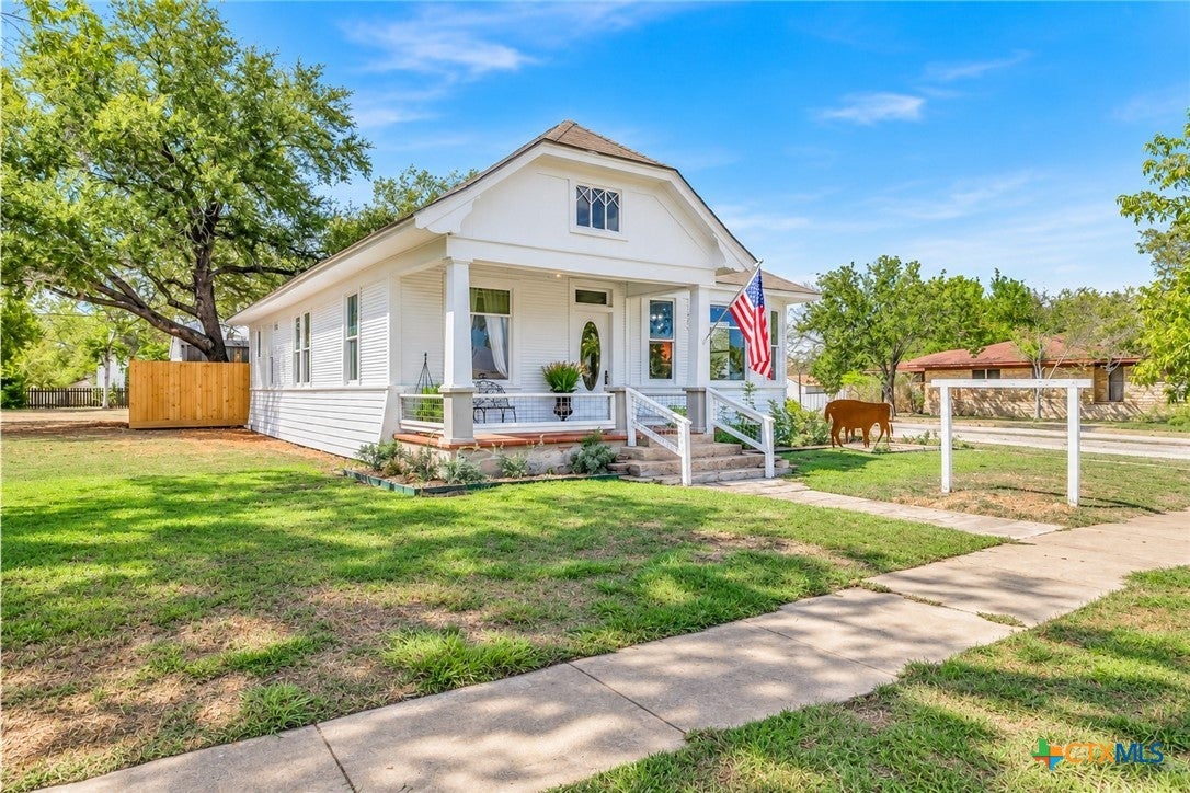 612 W Grand Avenue