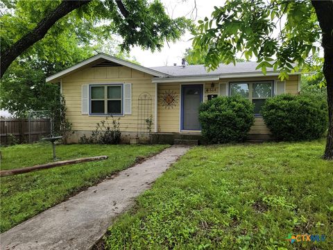 Photo of 604 W Avenue B, Lampasas, TX 76550 (MLS # 611644)