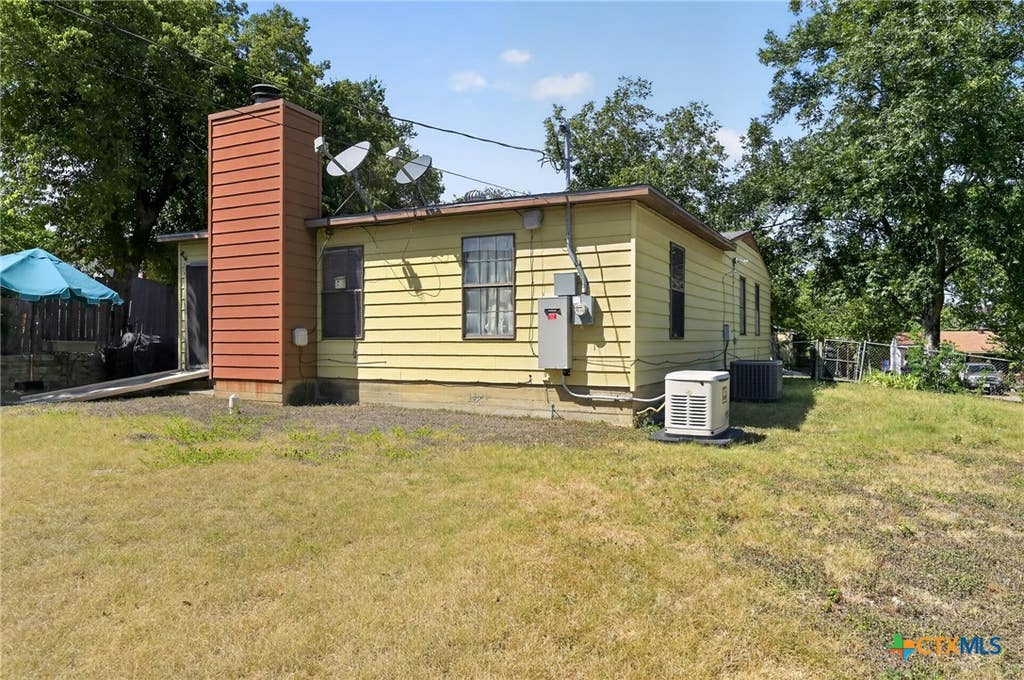 Photo of 120 Collins Avenue, Killeen, TX 76541 (MLS # 623245)
