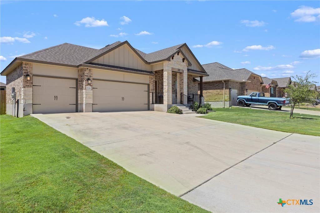 Photo of 5724 St Charles Drive, Belton, TX 76513 (MLS # 622890)