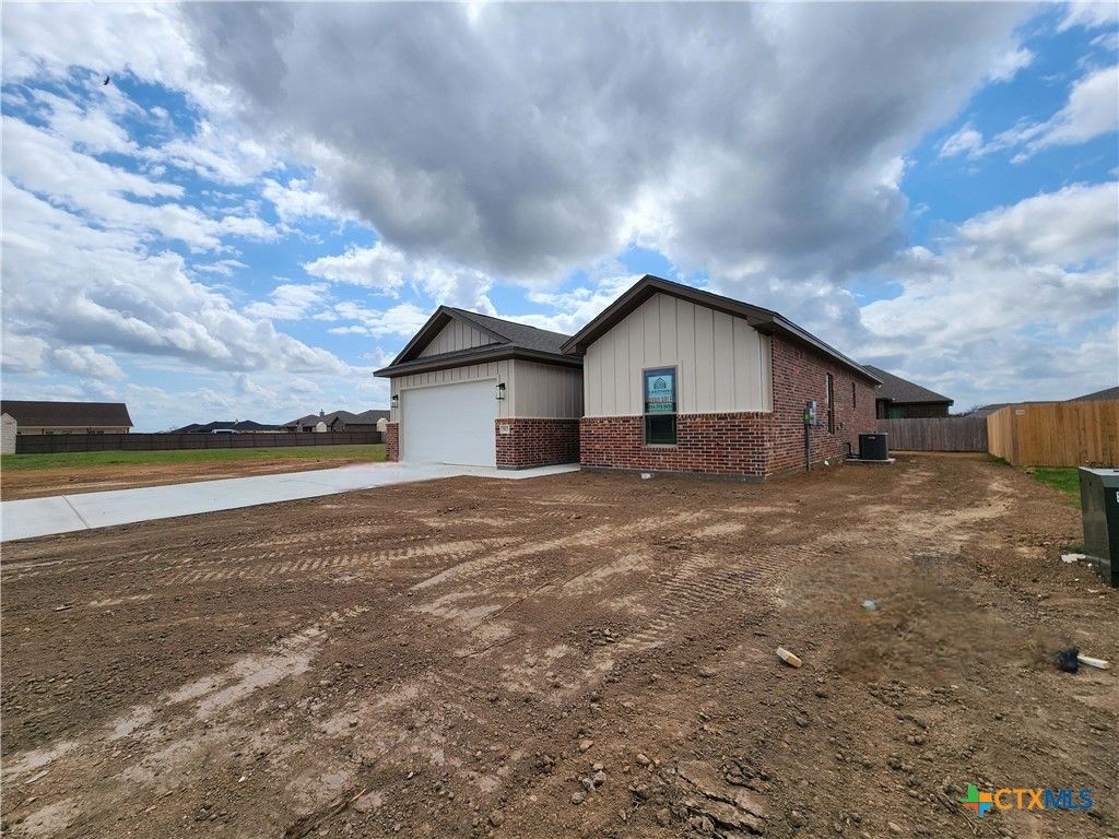 Photo of 813 Eagle Cross Cove, Salado, TX 76571 (MLS # 610359)
