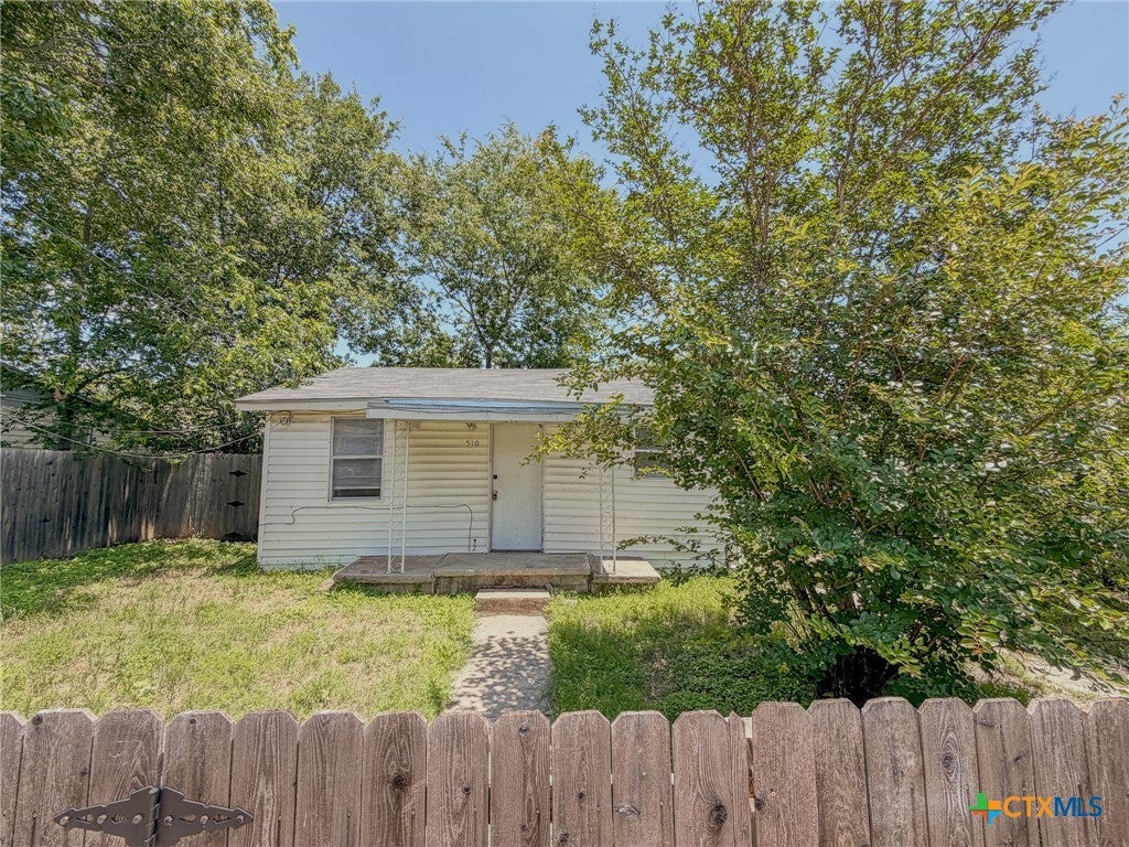 Photo of 510 Vermont Street, Killeen, TX 76541 (MLS # 617466)