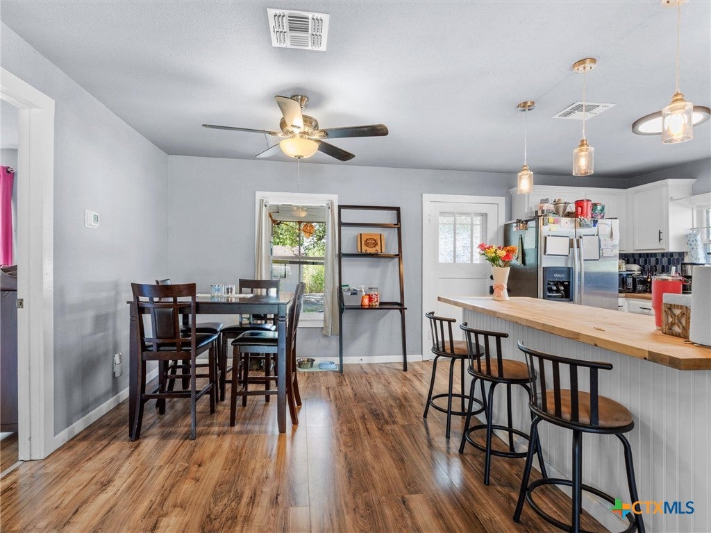 Photo of 705 E Mountain Street, Seguin, TX 78155 (MLS # 626562)