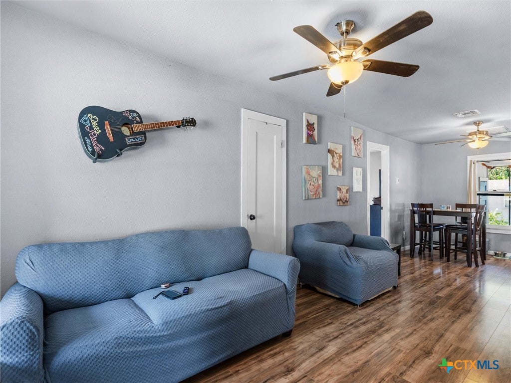 Photo of 705 E Mountain Street, Seguin, TX 78155 (MLS # 626562)