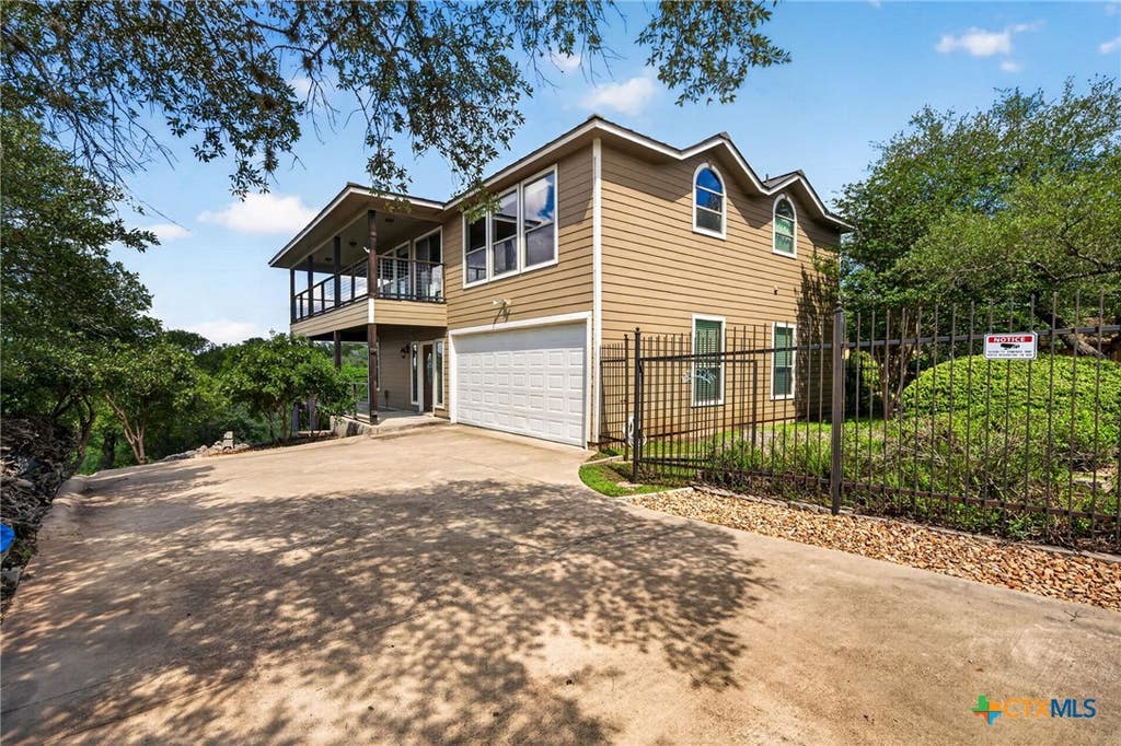 Photo of 1130 Canyon Springs Drive, Canyon Lake, TX 78133 (MLS # 612992)