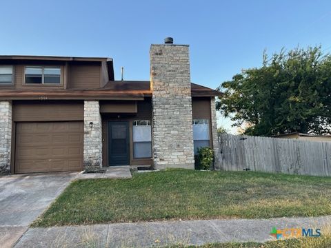 Photo of 1304 Royal Crest Drive, Killeen, TX 76549 (MLS # 593395)