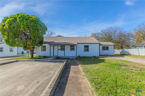 Photo of 311 Smith Street, Belton, TX 76513 (MLS # 599717)