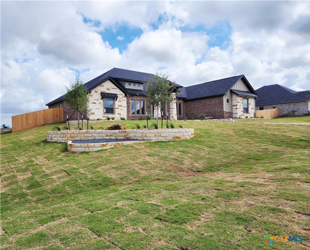 Photo of 301 Rodeo Road, Salado, TX 76571 (MLS # 610786)