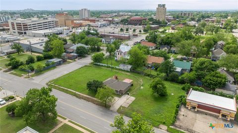 Photo of 208 N 8th Street, Temple, TX 76501 (MLS # 611753)