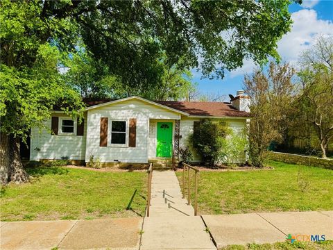 Photo of 302 N 28th Street, Gatesville, TX 76528 (MLS # 609316)