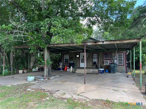 A home in Giddings