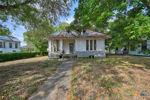 Photo of 124 S Avenue I, Shiner, TX 77984 (MLS # 623637)
