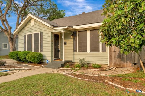Photo of 1702 N Vine Street, Victoria, TX 77901 (MLS # 612958)